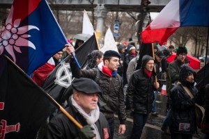 Au premier plan avec le béret, Thierry Maillard, ex OF, ex FN, et son maigrelet Réseau Front Nationaliste.