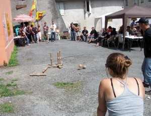 Repeish partajat a Pau, davant lo locau de Libertat e maugrat l'arrefús de la vila