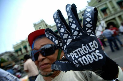 "Le pétrole est à nous!" Manifestation populaire au Mexique contre la privatisation du pétrole.