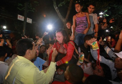 002_FB__6735_W-425x292