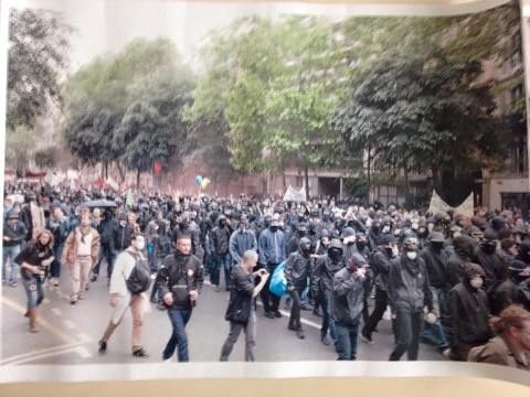 çà des manifestants syndicaux ? Non des casseurs !