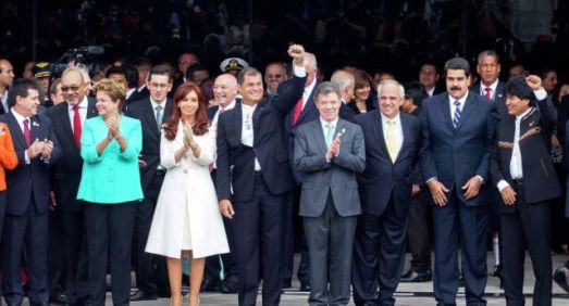 Inauguration du siège de l’UNASUR en Équateur (5 décembre 2014) en présence notamment des chefs d’État Horacio Cartes (Paraguay), Dési Bouterse (Surinam), José Mujica (Uruguay), Dilma Roussef (Brésil),Cristina Fernandez (Argentine), Rafael Correa (Équateur), Juan Manuel Santos (Colombie), Evo Morales (Bolivie), Nicolas Maduro (Venezuela), Michele Bachelet (Chili) ainsi que d’Ernesto Samper, ex-Président de la Colombie et Secrétaire Général de l’organisme.
