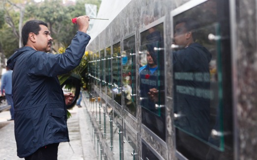 Dimanche 1 mars 2015. Le président Maduro rend hommage aux victimes du massacre du "Caracazo" du 27 février 1989.