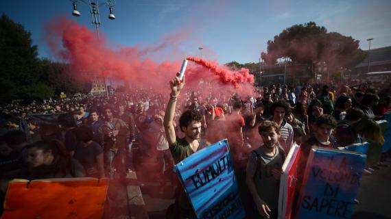 Des manifestants contre l'austerit&eacute;,&nbsp;&agrave; Rome (Italie), le 14 novembre 2012.