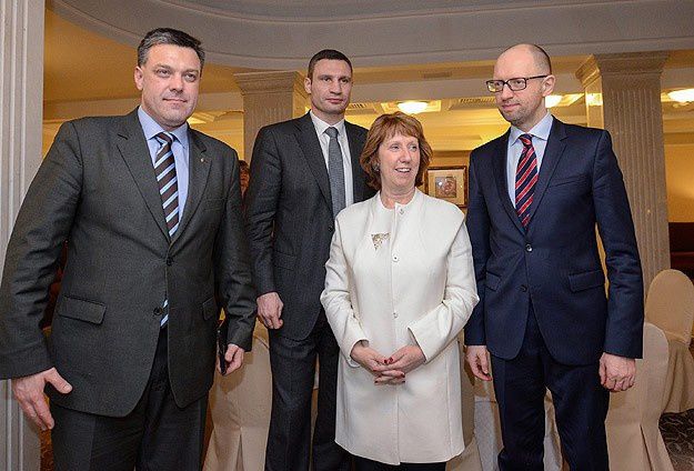 Catherine Ashton au milieu de la jaune et bleue "Goebbels connexion"