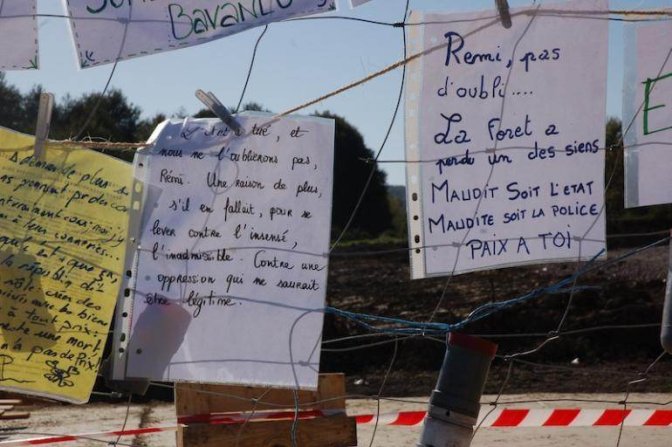 L'autel en hommage à Rémi Fraisse